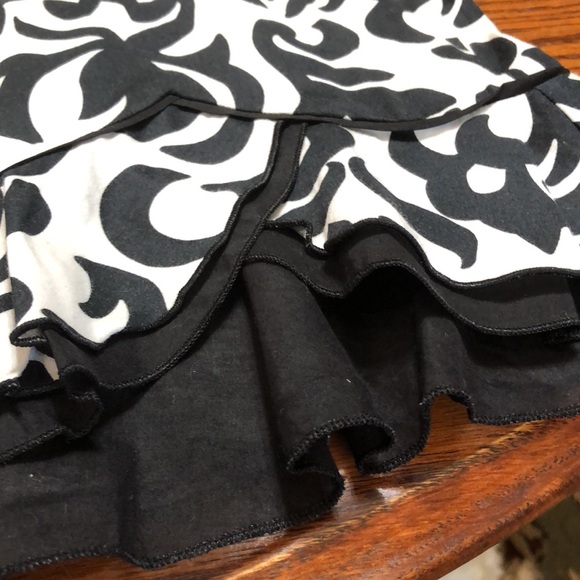 WHITE HOUSE BLACK MARKET SIZE 10 BLACK/WHITE ABSTACT PATTERN FULLY LINED SKIRT - Picture 7 of 9